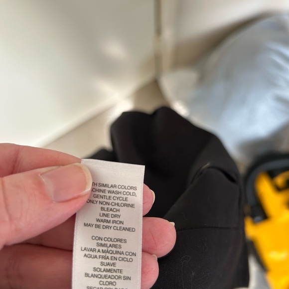 Chico’s “Fabulously Slimming” Black Cropped
Pants- Size 1 (8) - Picture 7 of 7